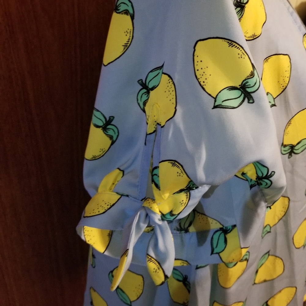 Modcloth lemon design 🍋 top, blouse - Picture 3 of 7